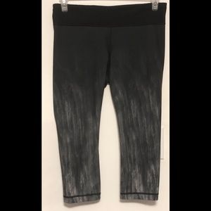 EUC UA FITTED COUPE CROPPED YOGA / RUNNING  PANTS MEDIUM
